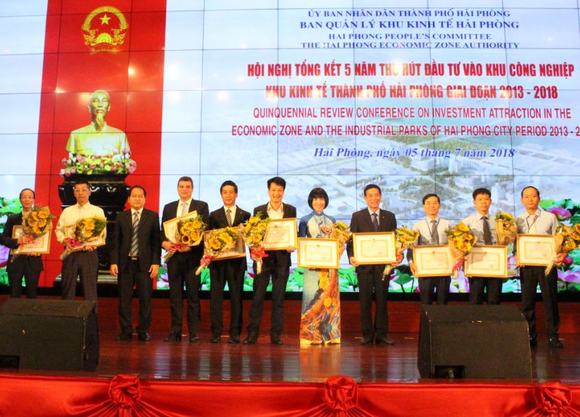  SHP đón nhận Bằng khen của Bộ Trưởng Bộ Kế hoạch và Đầu tư về thành tích thu hút đầu tư giai đoạn 2013-2018