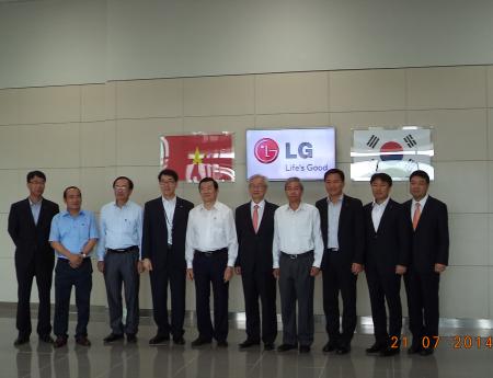 President Truong Tan Sang  LG Electronics at Factory visit Trang Due Industrial Zone, 