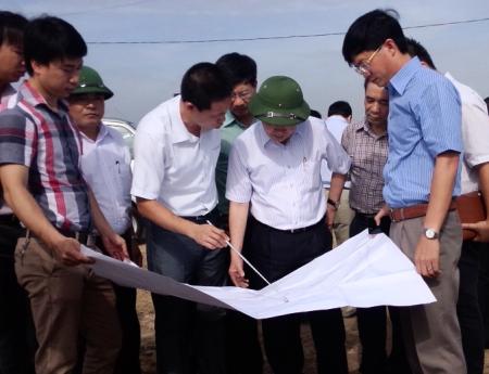 VICE PRESIDENT OF HAI PHONG PEOPLE’S COMMITTEE FOLLOWS CLOSELY PROJECT OF SECOND PHRASE OF TRANG DUE INDUSTRIAL PARK