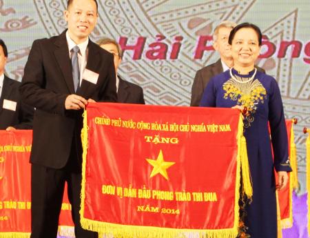 SAI GON – HAI PHONG INDUSTRIAL PARK CORPORATION RECEIVED EXCELLENT EMULATION FLAG OF THE GOVERNMENT 2014.
