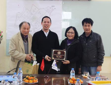 THE LEADER OF HUNG VUONG UNIVERSITY HO CHI MINH CITY HAS VISITED TRANG DUE INDUSTRIAL PARK